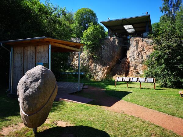 Bild vergrößern: Korbacher_Spalte_Fossilienfundstätte